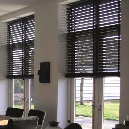 raamdecoratie ideeen houten jaloezie