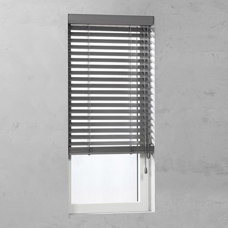 raambekleding deur houten jaloezieen